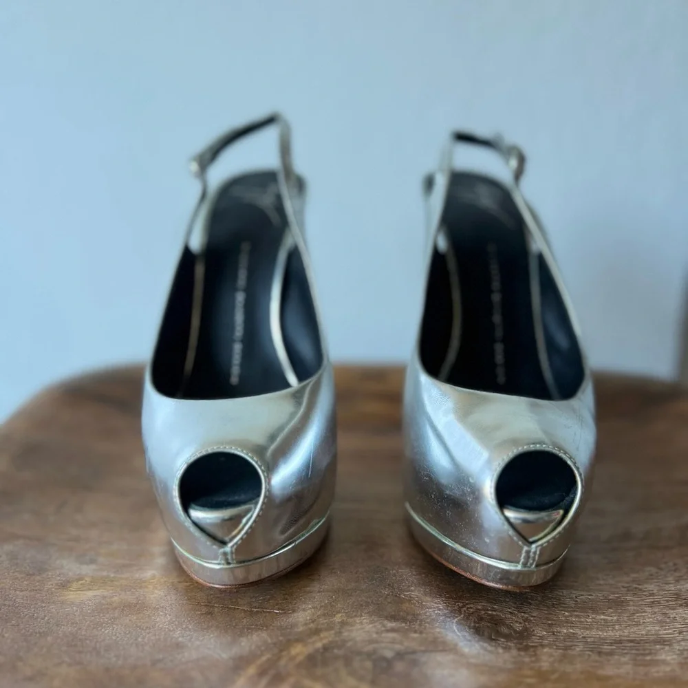 Giuseppe Zanotti Silver Heels with Sleek Design - Picture 3 of 10